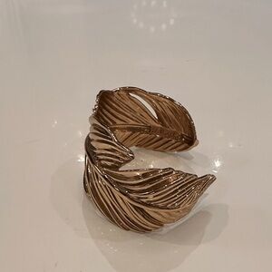 Stella & Dot Gold Leaf Bracelet